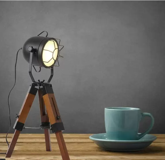 Tischleuchte Dreibein-Retro-Holzlampe Metall Leuchte Schreibtischlampe Industriedesign kreative Dekoration E27
