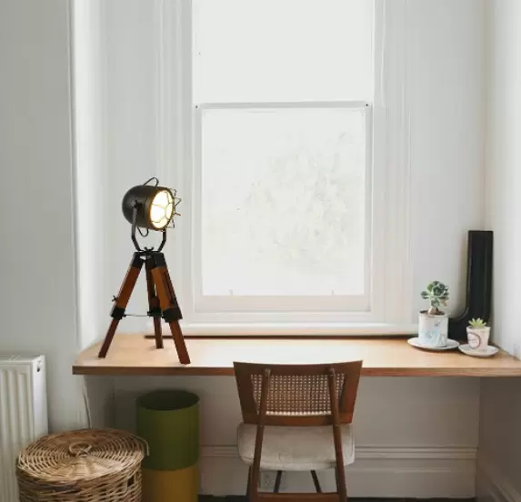 Tischleuchte Dreibein-Retro-Holzlampe Metall Leuchte Schreibtischlampe Industriedesign kreative Dekoration E27