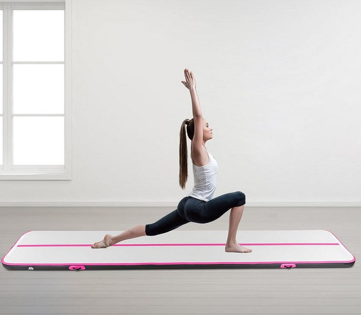 Dieses Produkt verwendet hochwertiges, wasserdichtes PVC-Canvas, das eine bessere Luftdichtigkeit und Haltbarkeit aufweist.   Dieses Produkt ist sehr elastisch, stark druckbelastbar und wird nicht zusammengedrückt und verformt werden.  Die interne Drahtzugtextur hat eine gewisse Anti-Rutsch-Wirkung, die die Reibung stark erhöht und ein Ausrutschen in der Bewegung verhindert.  Es kann leicht auf den Rücksitz Ihres Autos gelegt werden und kann leicht in einer Tasche verstaut werden, Sie können es überallhin mitnehmen.